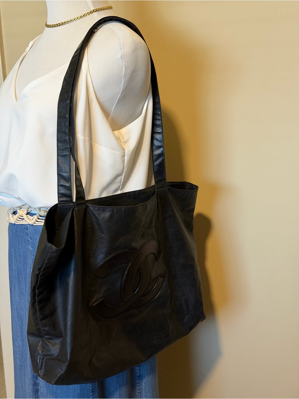 Chanel Black coated canvas shoulder Tote Bag , vintage - Picture 4 of 14